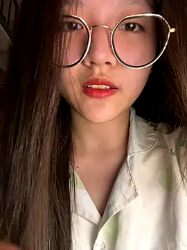 Krixxi22 online show from 10.17.25