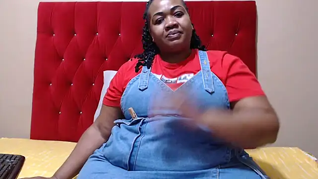 Snapshot of MIGHTYASSS chatting on 04.09.26 MIGHTYASSS online show from 04.09.26