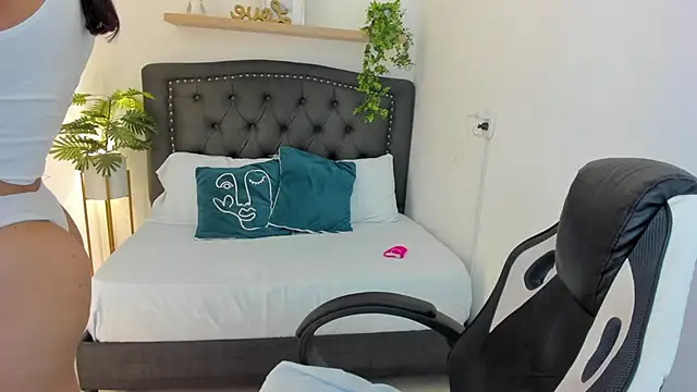 zoe danae  online show from 02.22.25