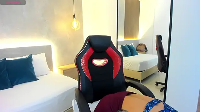 zoe danae  online show from 01.08.26