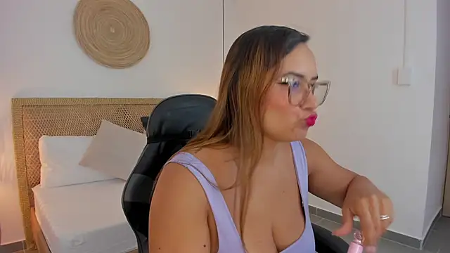 Snapshot of zoe_danae_ chatting on 07.15.26 zoe danae online show from 07.15.26