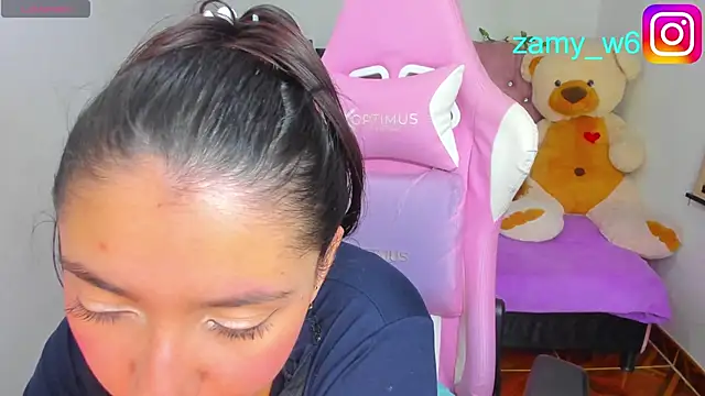 Snapshot of karla_cute01 chatting on 04.21.26 karla cute01 online show from 04.21.26