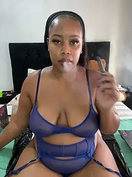 Snapshot of MimiCurves chatting on 01.07.25 MimiCurves online show from 01.07.25