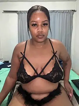 Snapshot of MimiCurves chatting on 01.16.25 MimiCurves online show from 01.16.25