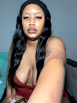 Snapshot of MimiCurves chatting on 10.11.25 MimiCurves online show from 10.11.25