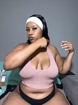 Snapshot of MimiCurves chatting on 11.15.25 MimiCurves online show from 11.15.25