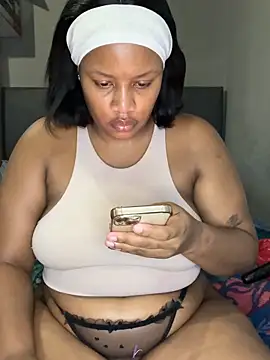 Snapshot of MimiCurves chatting on 02.07.26 MimiCurves online show from 02.07.26