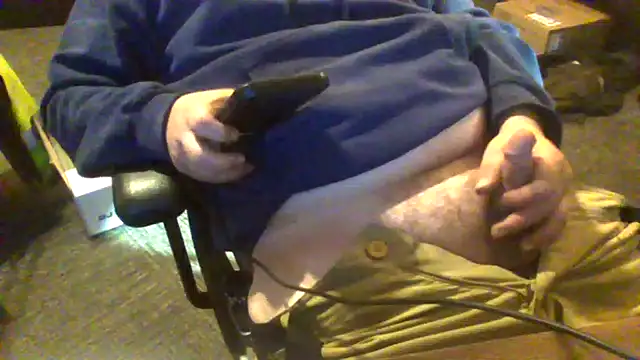 Snapshot of daddysmalldick502 chatting on 04.13.26 daddysmalldick502 online show from 04.13.26