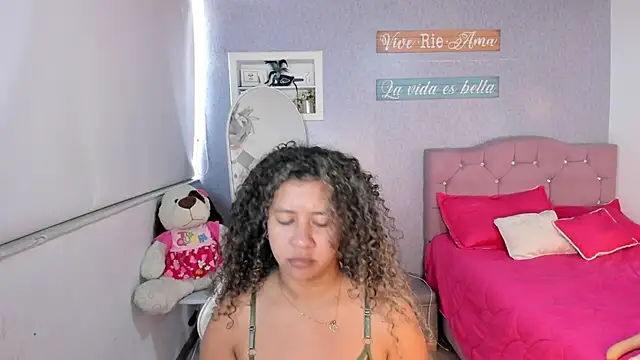 Snapshot of Kenia_tompson01 chatting on 01.17.25 Kenia tompson01 online show from 01.17.25