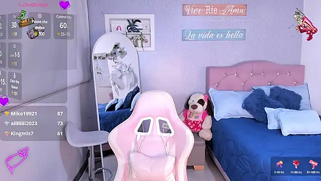 Snapshot of Kenia_tompson01 chatting on 02.21.25 Kenia tompson01 online show from 02.21.25