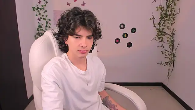 Snapshot of Angelo_duarte chatting on 09.26.25 Angelo duarte online show from 09.26.25