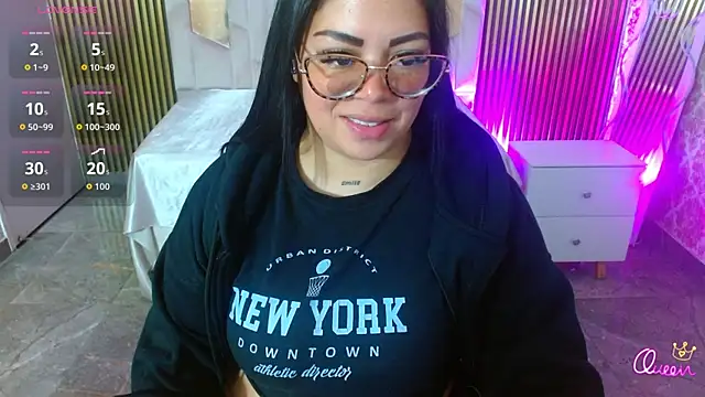 Snapshot of martinna_tay chatting on 06.14.26 martinna tay online show from 06.14.26
