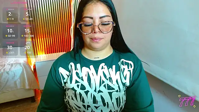 Snapshot of martinna_tay chatting on 07.10.26 martinna tay online show from 07.10.26