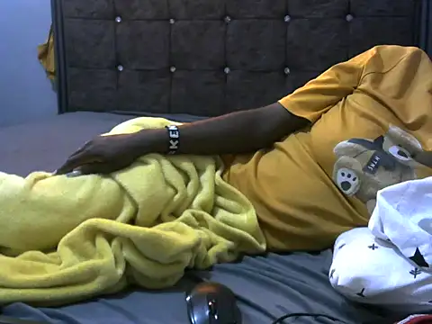 Snapshot of pointy_bloom chatting on 09.15.25 pointy bloom online show from 09.15.25