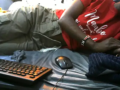 Snapshot of pointy_bloom chatting on 09.20.25 pointy bloom online show from 09.20.25