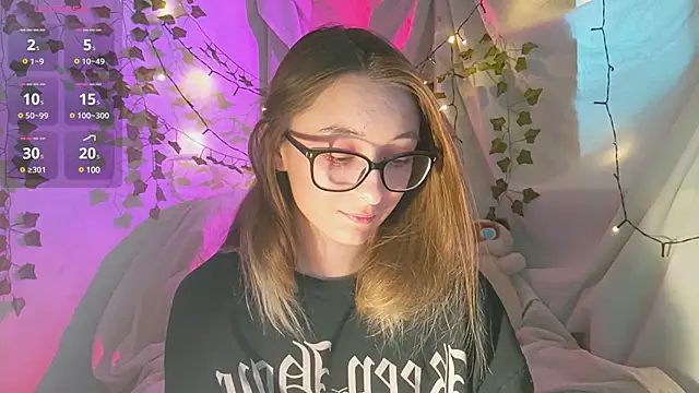 Snapshot of monlight__dana chatting on 12.04.24 monlight  dana online show from 12.04.24