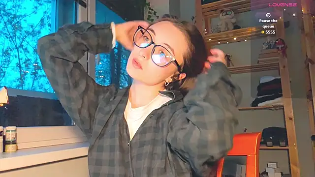 Snapshot of monlight__dana chatting on 04.28.26 monlight dana online show from 04.28.26