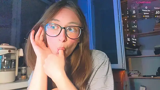 Snapshot of monlight__dana chatting on 05.23.26 monlight dana online show from 05.23.26