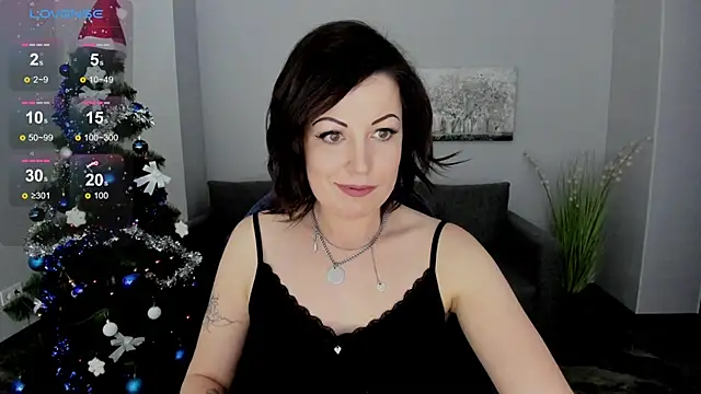 Snapshot of Emily_Midlton chatting on 12.28.24 Emily Midlton online show from 12.28.24