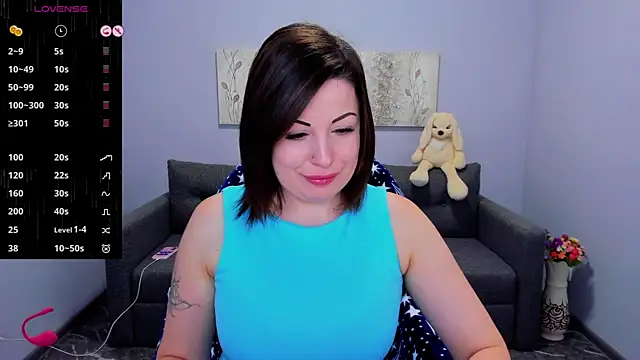 Snapshot of Emily_Midlton chatting on 10.28.25 Emily Midlton online show from 10.28.25