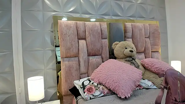 Snapshot of Charlotte_Ice1 chatting on 05.19.26 Charlotte Ice1 online show from 05.19.26