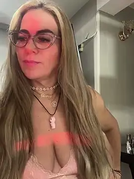 LARIANA RIVERA23 online show from 02.21.25