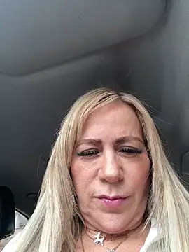 Snapshot of LARIANA_RIVERA23 chatting on 04.23.26 LARIANA RIVERA23 online show from 04.23.26