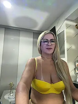 Snapshot of LARIANA_RIVERA23 chatting on 05.11.26 LARIANA RIVERA23 online show from 05.11.26