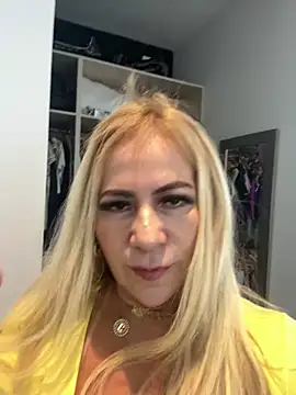 Snapshot of LARIANA_RIVERA23 chatting on 05.22.26 LARIANA RIVERA23 online show from 05.22.26