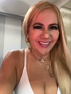 Snapshot of LARIANA_RIVERA23 chatting on 06.30.26 LARIANA RIVERA23 online show from 06.30.26