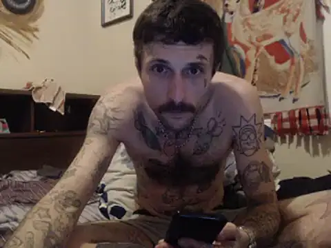 Snapshot of hungandtatted666 chatting on 01.07.25 hungandtatted666 online show from 01.07.25