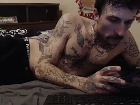 Snapshot of hungandtatted666 chatting on 01.17.25 hungandtatted666 online show from 01.17.25