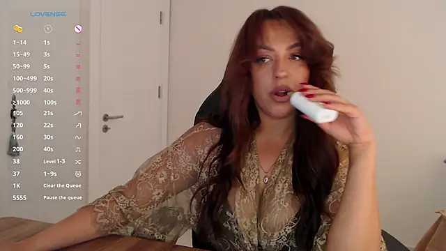 Snapshot of _Just_a_queen_3 chatting on 05.11.26 Just a queen 3 online show from 05.11.26