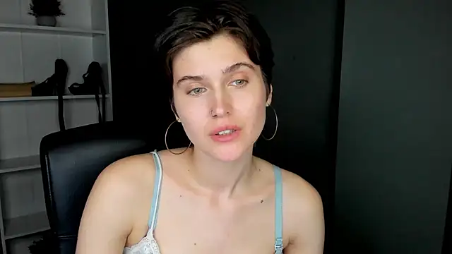 Snapshot of sarah_perfect chatting on 04.19.26 sarah perfect online show from 04.19.26
