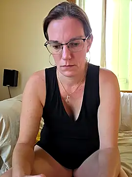 SpiceLea online show from 09.17.25