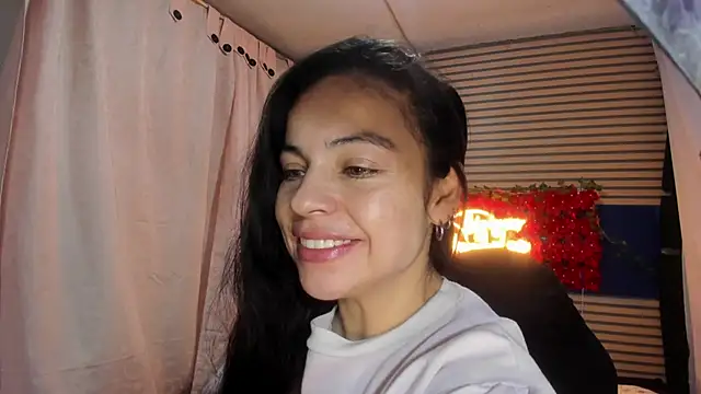 Snapshot of rosse_2504 chatting on 02.15.26 rosse 2504 online show from 02.15.26