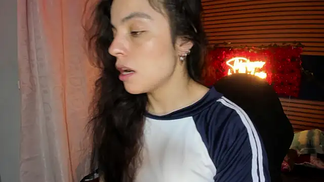 Snapshot of rosse_2504 chatting on 02.17.26 rosse 2504 online show from 02.17.26