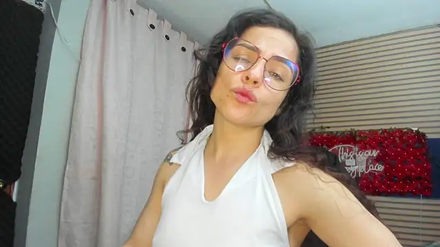 Snapshot of rosse_2504 chatting on 07.10.26 rosse 2504 online show from 07.10.26