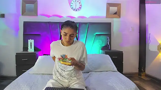 AndreaAndKarina online show from 12.14.24