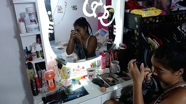 Snapshot of kiara_milf_ chatting on 06.18.26 kiara milf online show from 06.18.26
