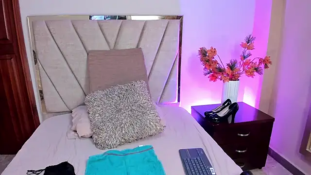 AlissaNix online show from 11.14.25