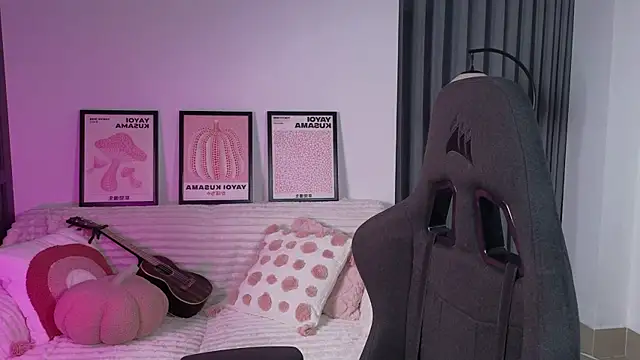 VanessaBayer2 online show from 10.28.25