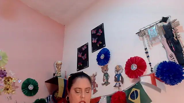 Snapshot of nicollejordan1 chatting on 06.19.26 nicollejordan1 online show from 06.19.26
