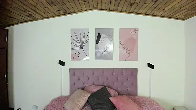 Snapshot of GENNESIS_LOVE chatting on 02.11.25 GENNESIS LOVE online show from 02.11.25