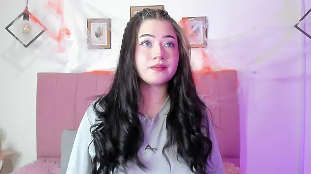 Snapshot of GENNESIS_LOVE chatting on 10.28.25 GENNESIS LOVE online show from 10.28.25