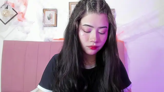 Snapshot of GENNESIS_LOVE chatting on 10.29.25 GENNESIS LOVE online show from 10.29.25