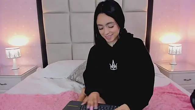 HannaClarrk  online show from 01.22.25