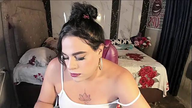 Snapshot of tattys_sexy chatting on 06.16.26 tattys sexy online show from 06.16.26