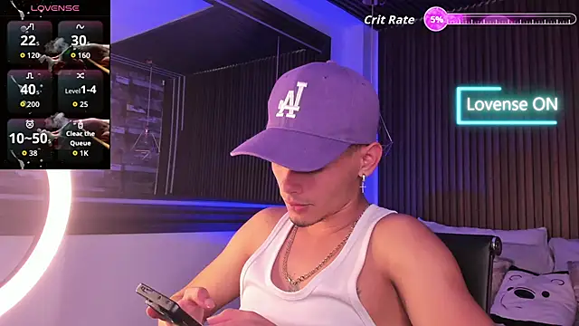 Snapshot of _white_fox_1 chatting on 09.30.25 white fox 1 online show from 09.30.25