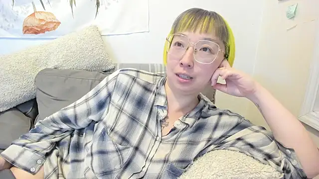 Snapshot of luxgray chatting on 02.23.26 luxgray online show from 02.23.26